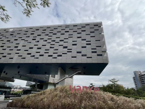 同花证券 万科上半年营收超千亿，2026年境外公开债全部偿清