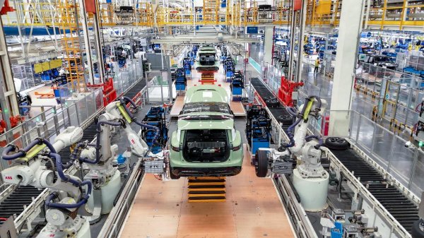 臻富配资 国家队新势力崛起：谁在改写8月新能源市场？